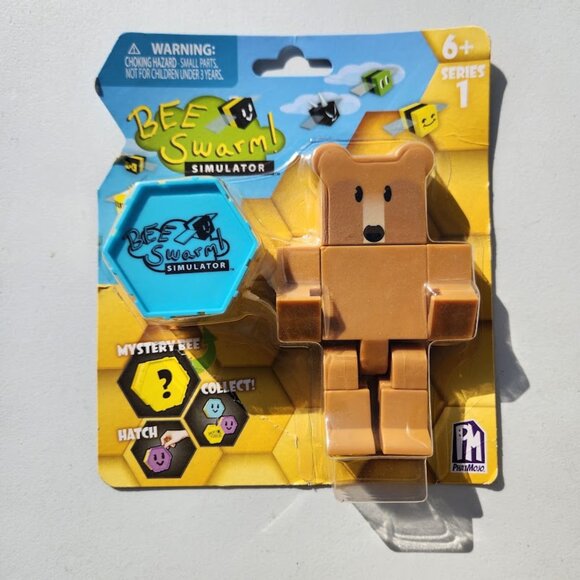 Bee Swarm Simulator Bear Action Figure Pack with Mystery Bee and Honeycomb Toy - Picture 1 of 8